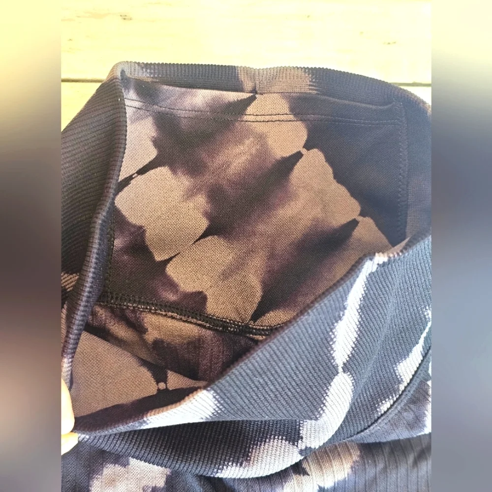 LOT of 2 Victoria's Secret PINK Active Seamless Leggings w/ Large Hidden Pocket - Picture 13 of 13